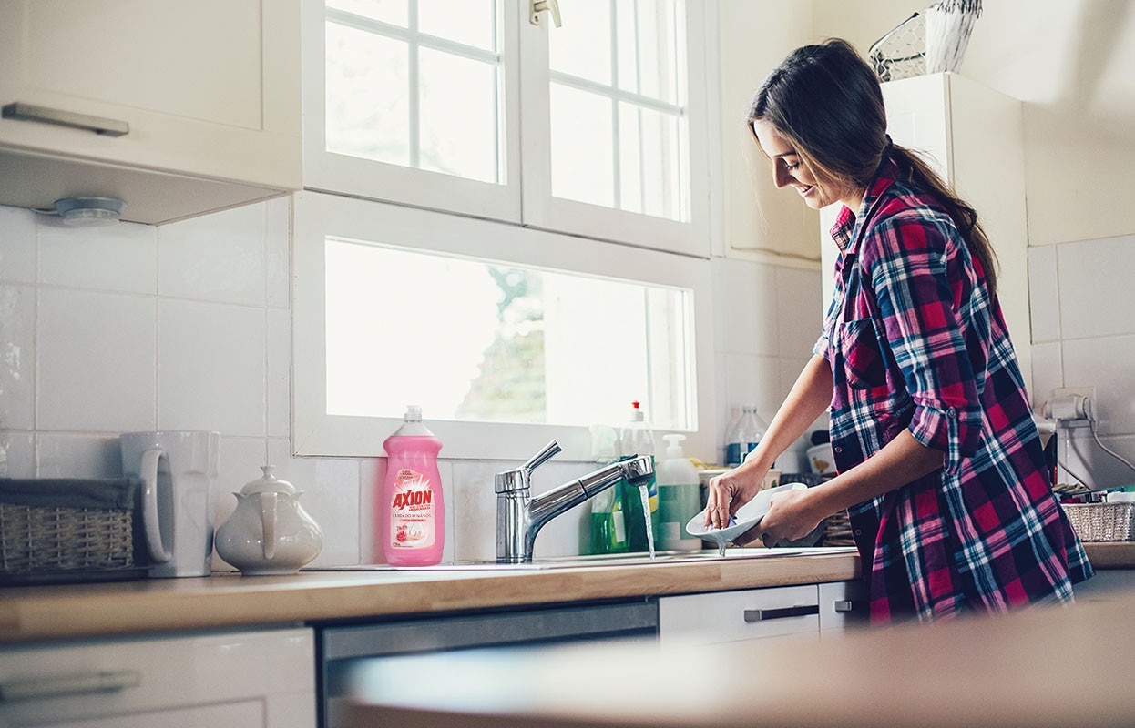 Elimina la grasa más pegada mientras cuidas y consientes tu piel con su nueva fórmula con ingredientes naturales.