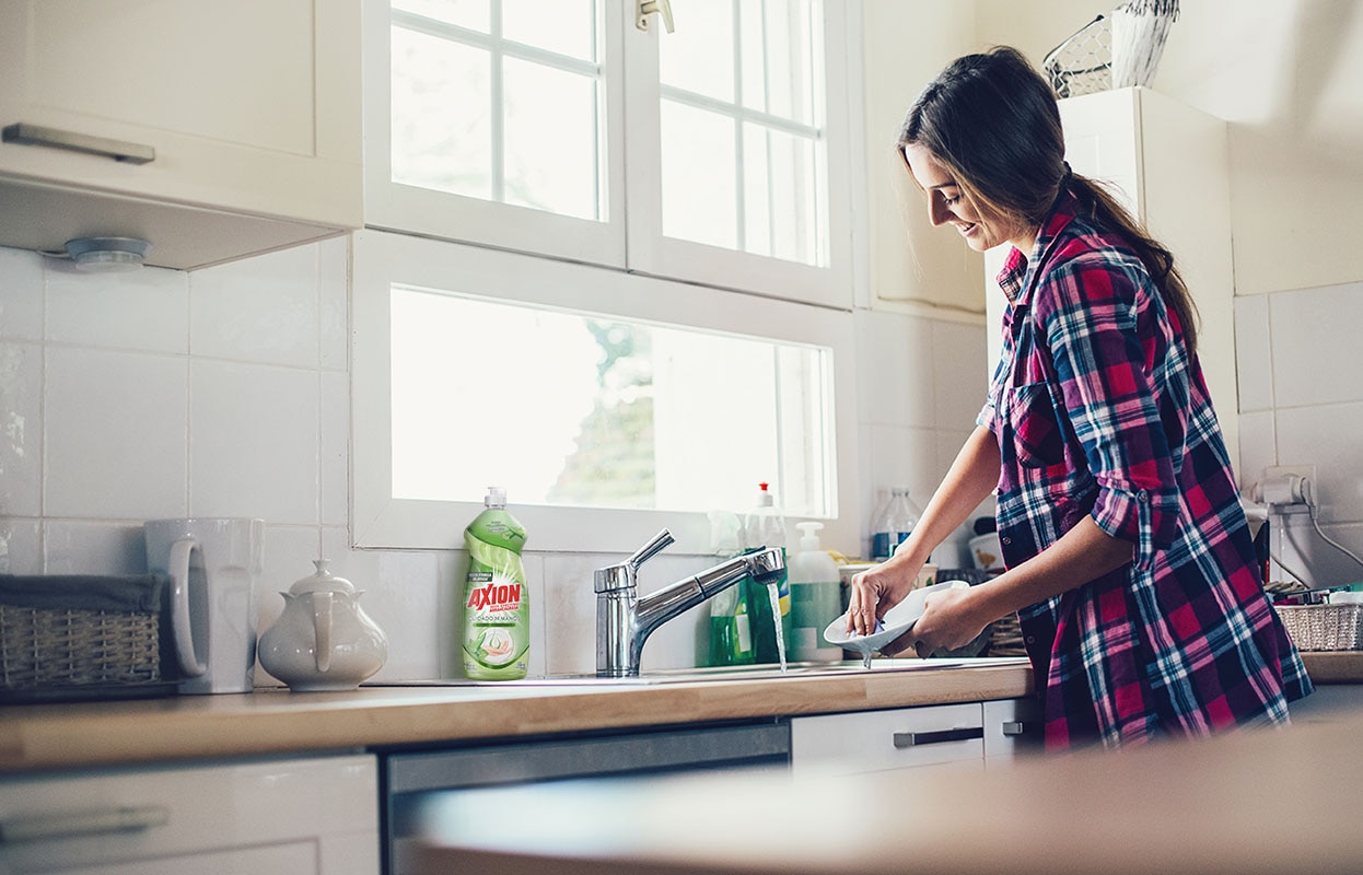 Elimina la grasa más pegada mientras cuidas y consientes tu piel con su nueva fórmula con ingredientes naturales.