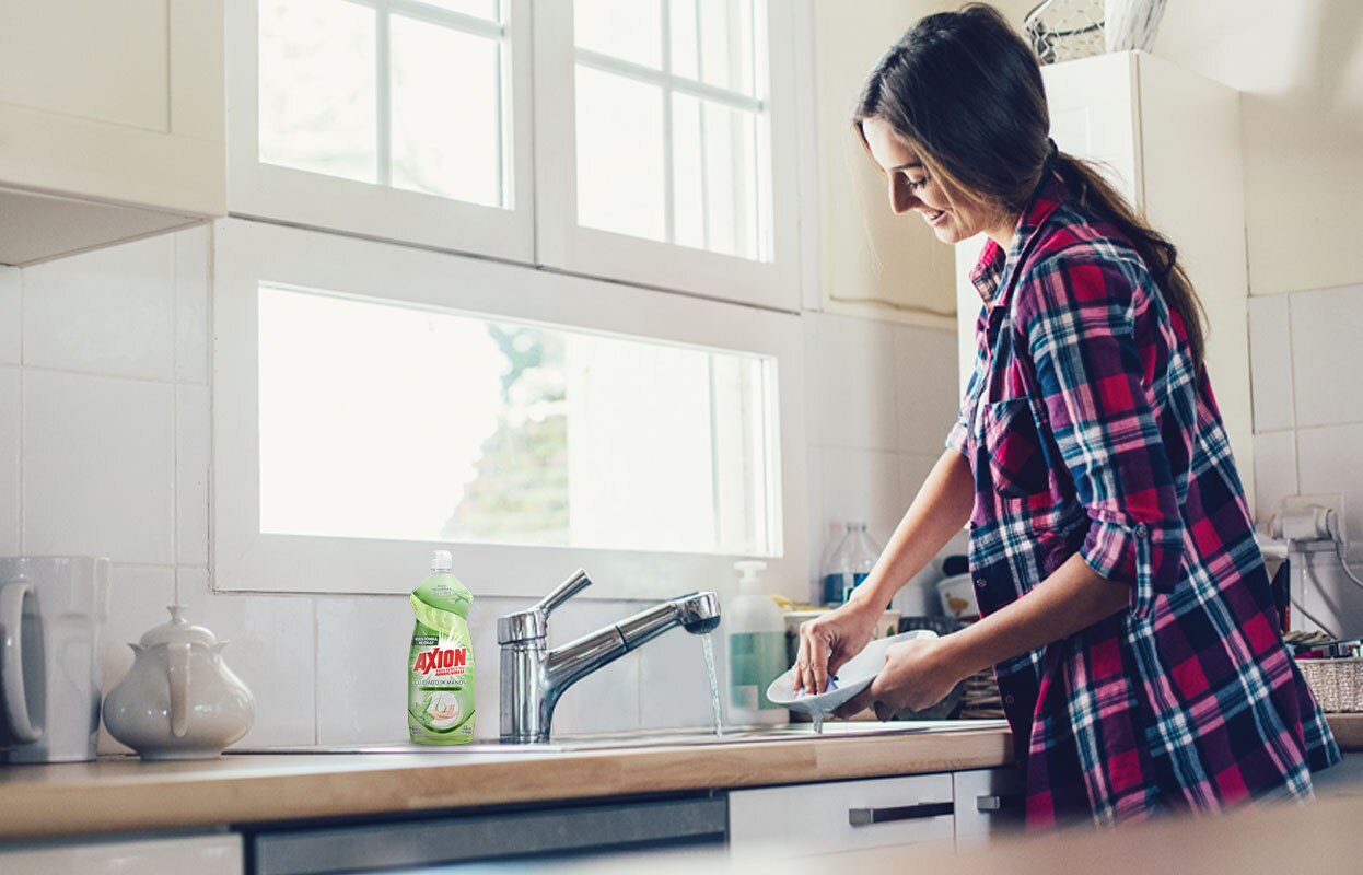 Elimina la grasa más pegada mientras cuidas y consientes tu piel con su nueva fórmula con ingredientes naturales.