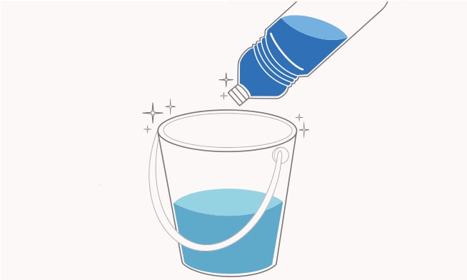 Vierte un chorrito del limpiador desinfectante Fabuloso en media cubeta con agua para limpiar fácilmente grasa, polvo y mugre 
