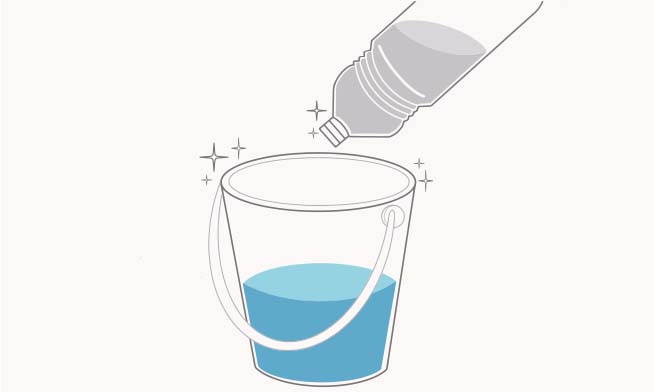 Vierte un chorrito de Fabuloso desinfectante en media cubeta de agua en toda tu casa, pisos, paredes, baños, cocina, muebles, tapetes, alfombras, etc.
